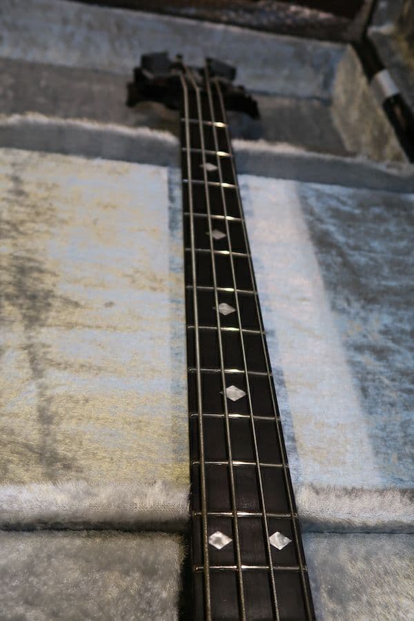 B.C.RICH Warbeast bass スルーネック　特注ハードケース付き