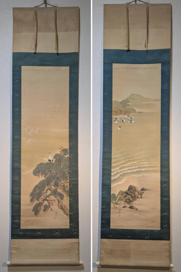 【真作】掛軸　鶴図対幅　松上飛翔図と浜辺群鶴図　　合箱入　U186