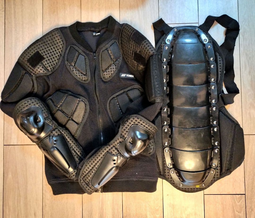 ヨネックス プロテクター付きジャケット　脊椎保護　 L ブラック　スノボ　バイク