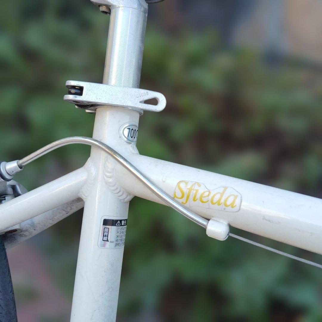Sfieda 700C 7段変速付きのクロスバイク