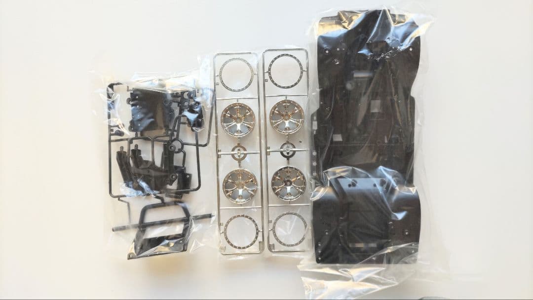 タミヤ 1/10 トヨタ FJクルザー CC-01