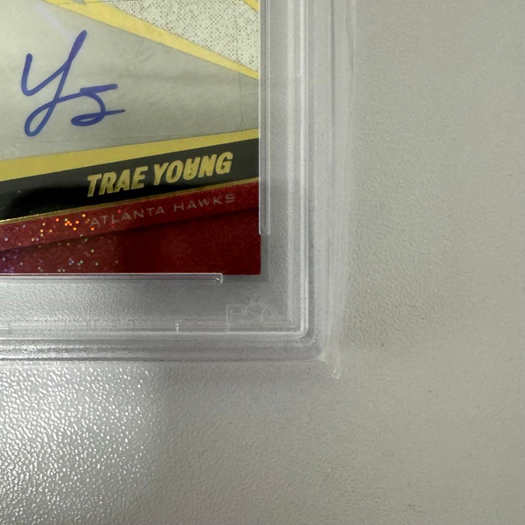 トレイヤング　直筆サイン　オート　panini Revolution PSA8