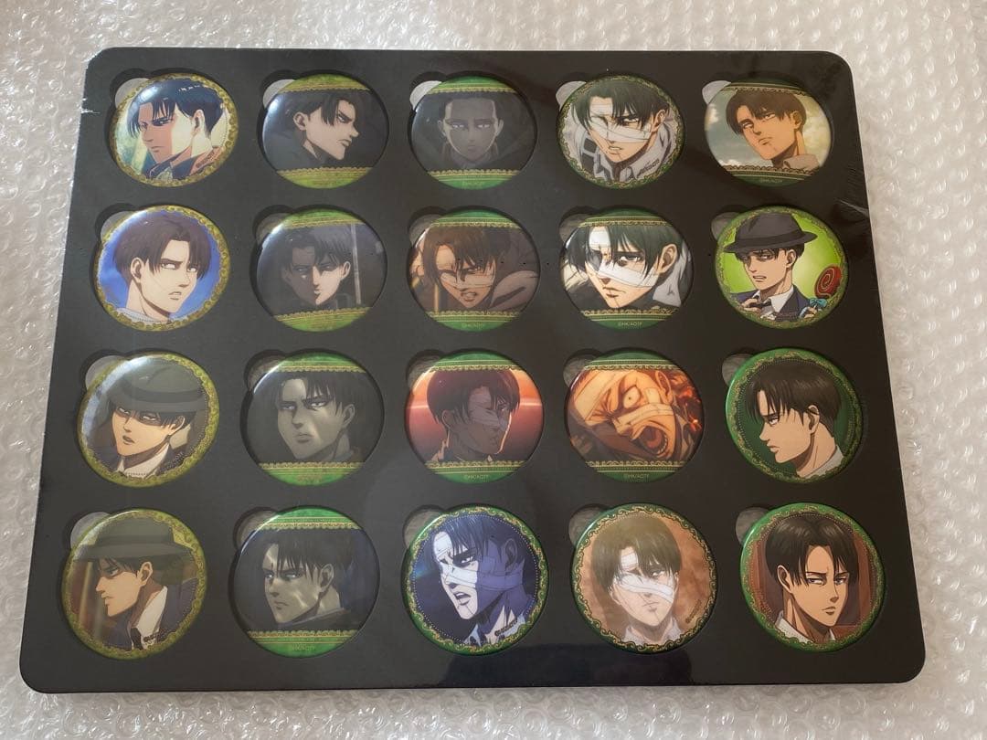 進撃の巨人　缶バッジ20個セット　リヴァイ