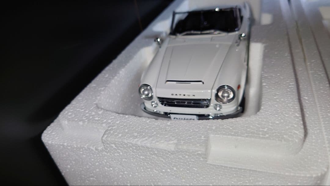 autoart 1/18 ダットサン フェアレディ 2000 SR311