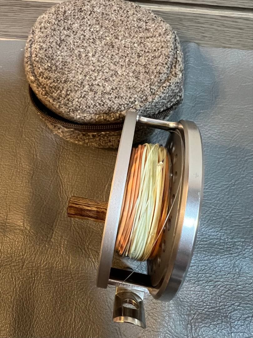 UFM ウエダ フライリール カンタータ 2400モデル