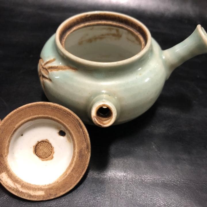 美しい古美術◼️蔵から超可愛らしい淡いブルーの小さな急須が出て来ました。茶道具