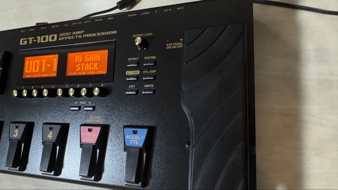 BOSS GT-100 ギターエフェクトプロセッサー