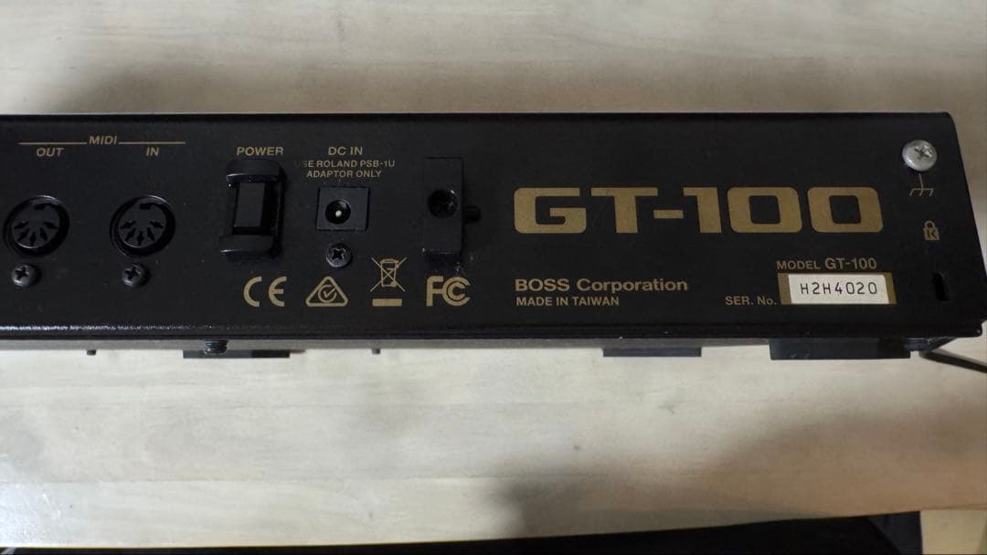 BOSS GT-100 ギターエフェクトプロセッサー