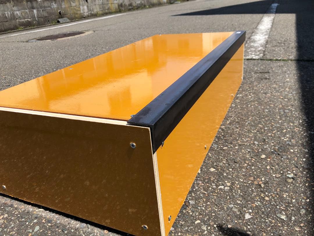 スケボーセクション　カーブボックス　スケートボードパークマニュアル台