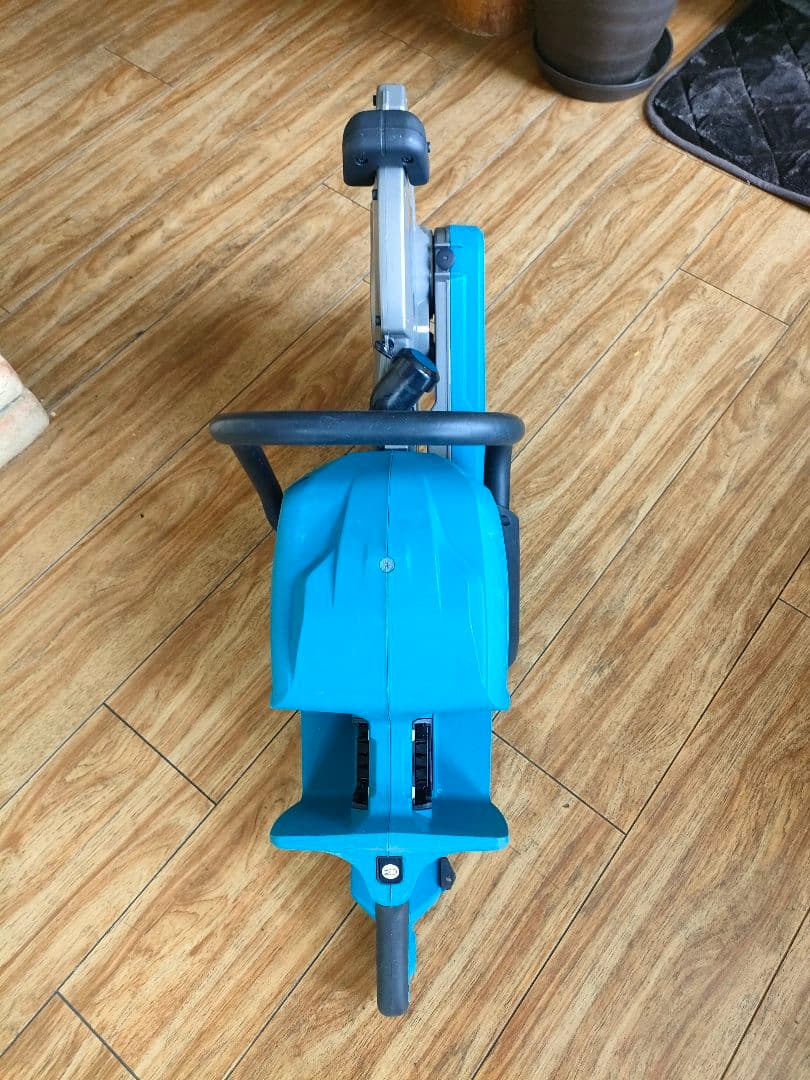 美品　マキタ　makita　コードレスパワーカッター CE002GZ