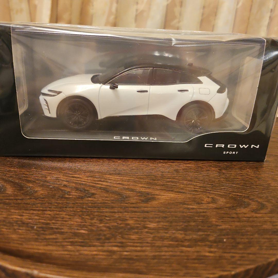 CROWN SPORT 1/30 ブラック✕プレシャスホワイトパールミニカー