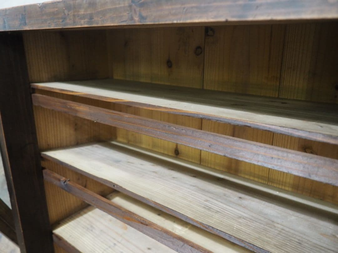 1156 アンティーク　波ガラスの飾り棚　食器棚　ガラスケース　古家具　レトロ