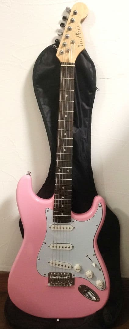 エレキギター　ピンク　photogenic フェルナンデス　ストラトキャスター
