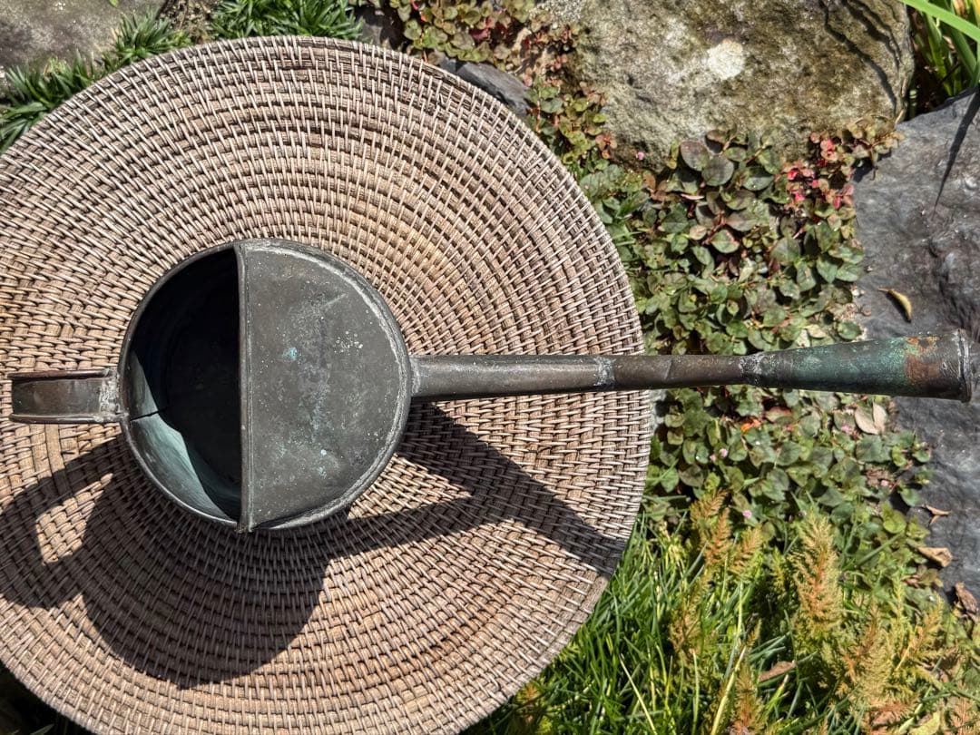 アンティークじょうろ 中型 金属製　職人さん手仕事