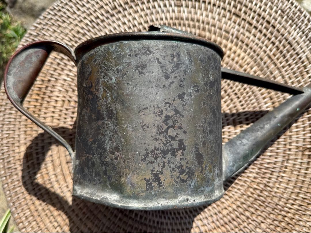 アンティークじょうろ 中型 金属製　職人さん手仕事