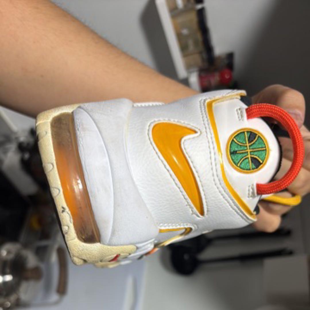 NIKE モアアップテンポ　レイガンス