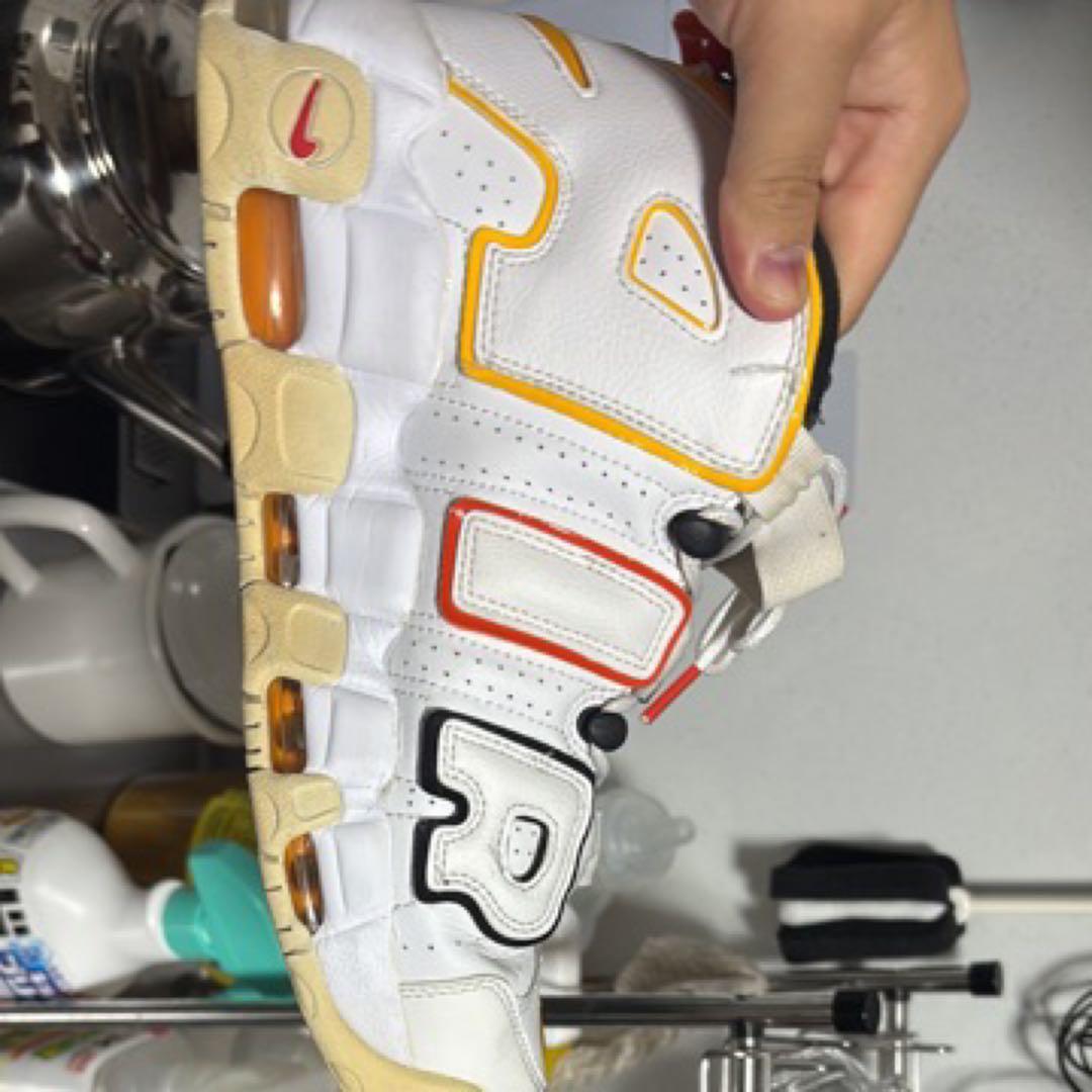 NIKE モアアップテンポ　レイガンス