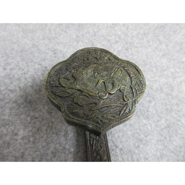 宣徳銅雲に鶴吊燭に蓮図如意箱入り [B28401]