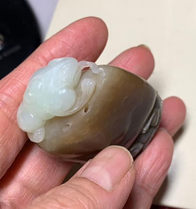 和田白玉（ホータンはくぎょく）三脚ガマ５６ｍｍ