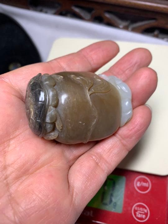 和田白玉（ホータンはくぎょく）三脚ガマ５６ｍｍ