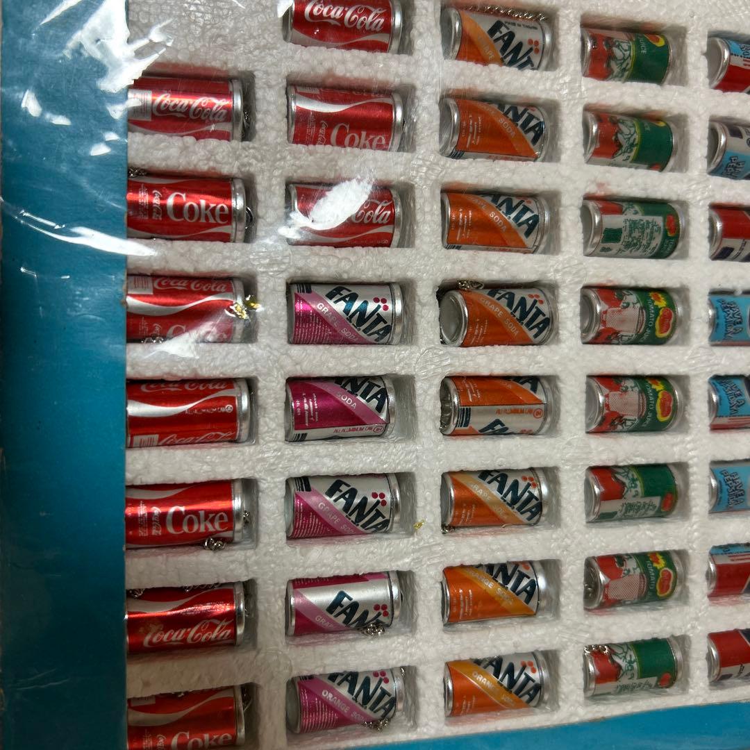 コカ・コーラとファンタのミニチュア缶コレクション