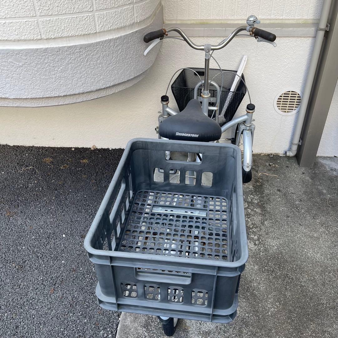 三輪自転車　前２輪自転車 グレー 後部バスケット付き