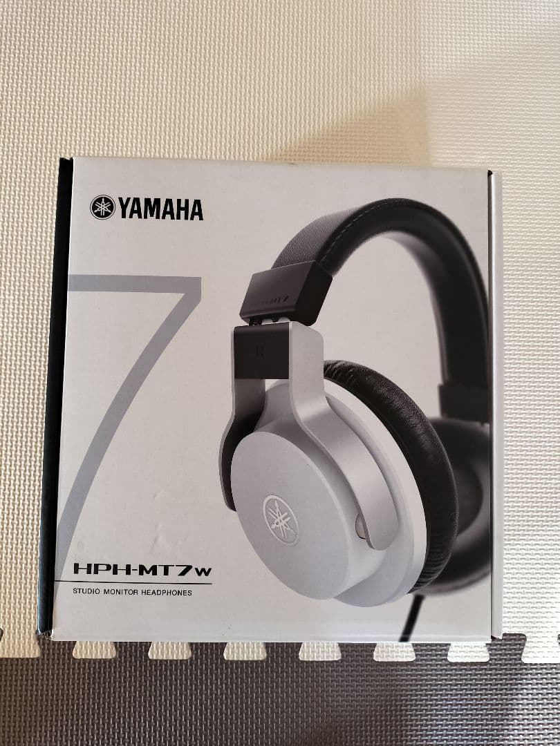 清春 着 YAMAHA HPH-MT7w スタジオモニターヘッドフォン