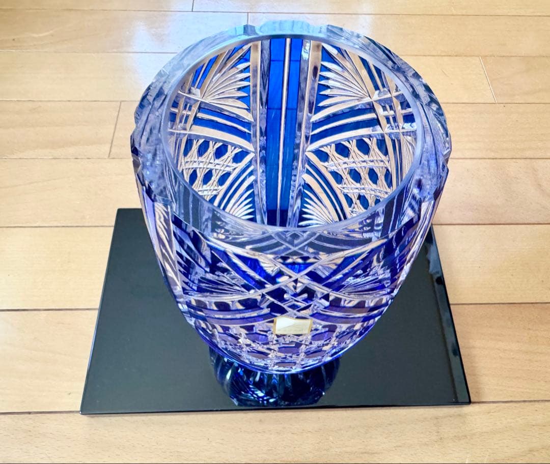 カガミクリスタル　切子　花瓶 中型　青 江戸切子 笹っ葉に八角籠目紋