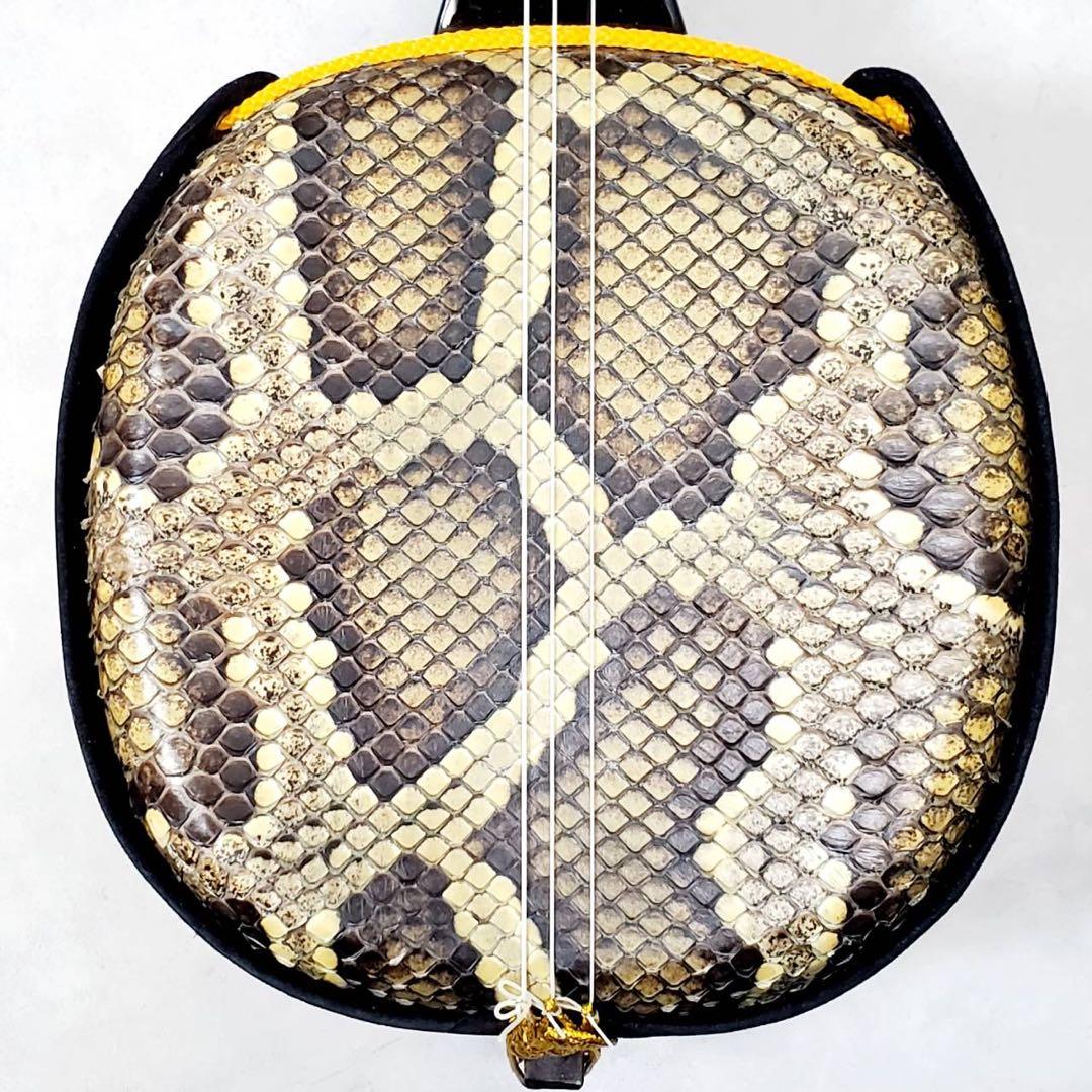 美品 沖縄三線 本蛇皮張り 高級クロコ調ハードケース付き 和楽器 三味線 弦楽器