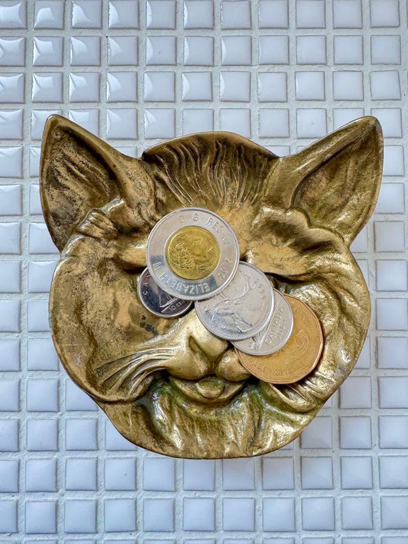 アンティーク　猫の顔トレイ　金属製装飾品