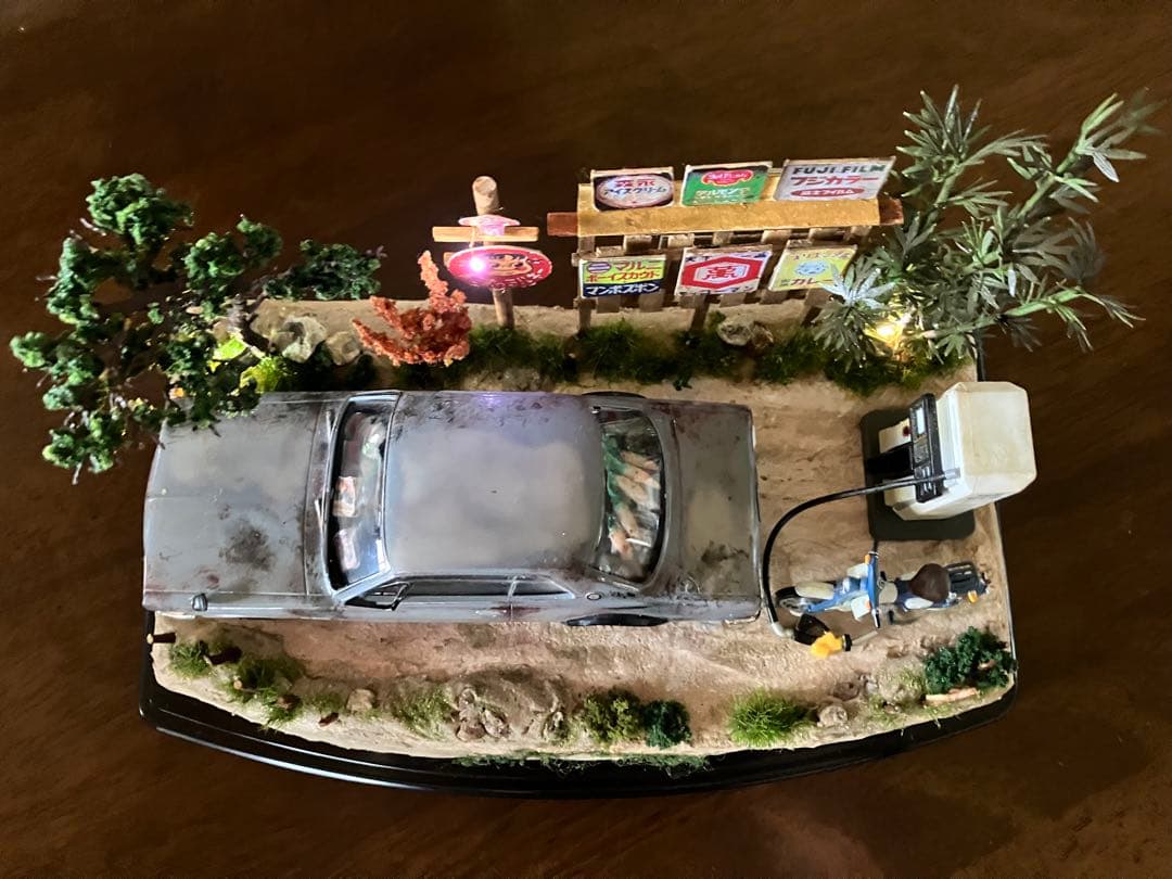 昭和レトロな風景 旧車 日産スカイラインGT-R ガソリンスタンド スパーカブ