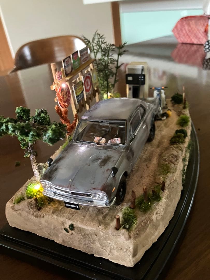 昭和レトロな風景 旧車 日産スカイラインGT-R ガソリンスタンド スパーカブ