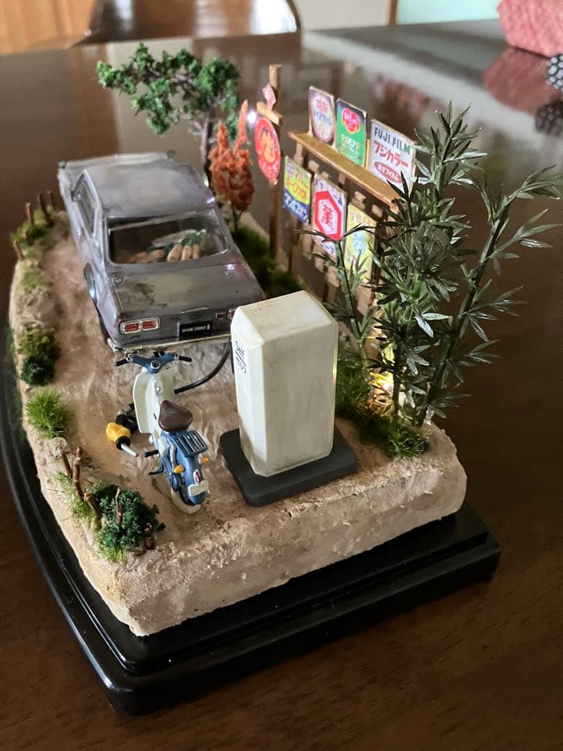 昭和レトロな風景 旧車 日産スカイラインGT-R ガソリンスタンド スパーカブ