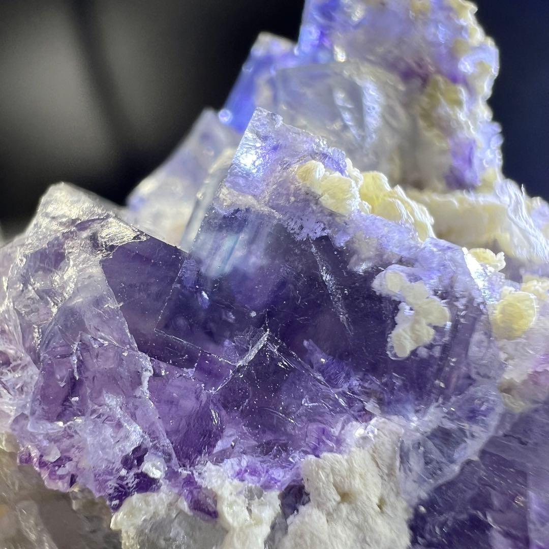ヤオガンシャン産　パープルグラデーション　母岩付フローライト