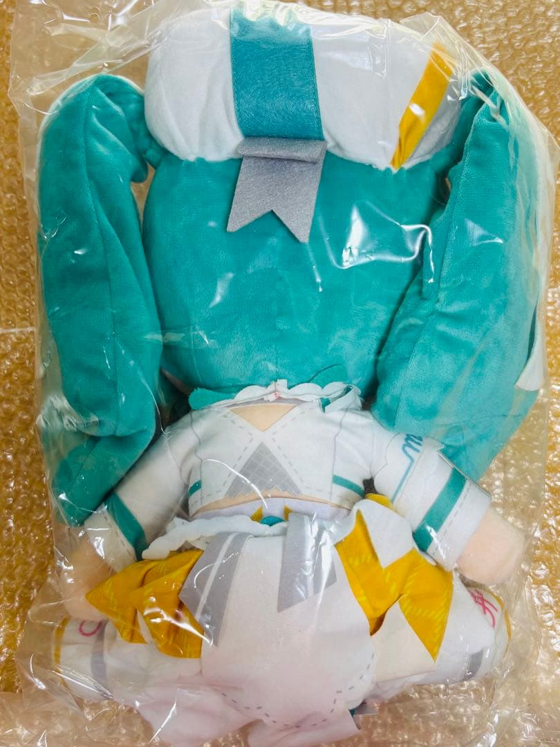 新品未開封 初音ミク マジカルミライ 2024 ふわぷちぬいぐるみ L缶バッジ付