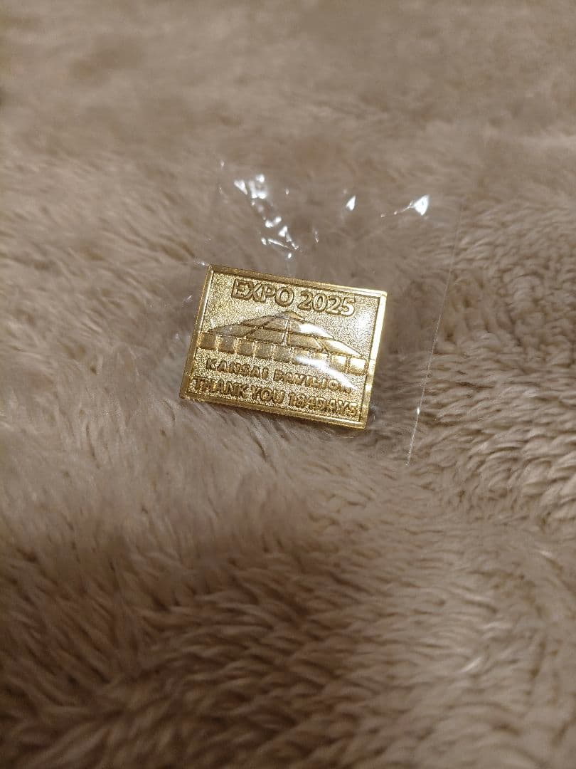 関西万博2025　関西パビリオン　ゴールドピンバッジ　スタッフバッジ
