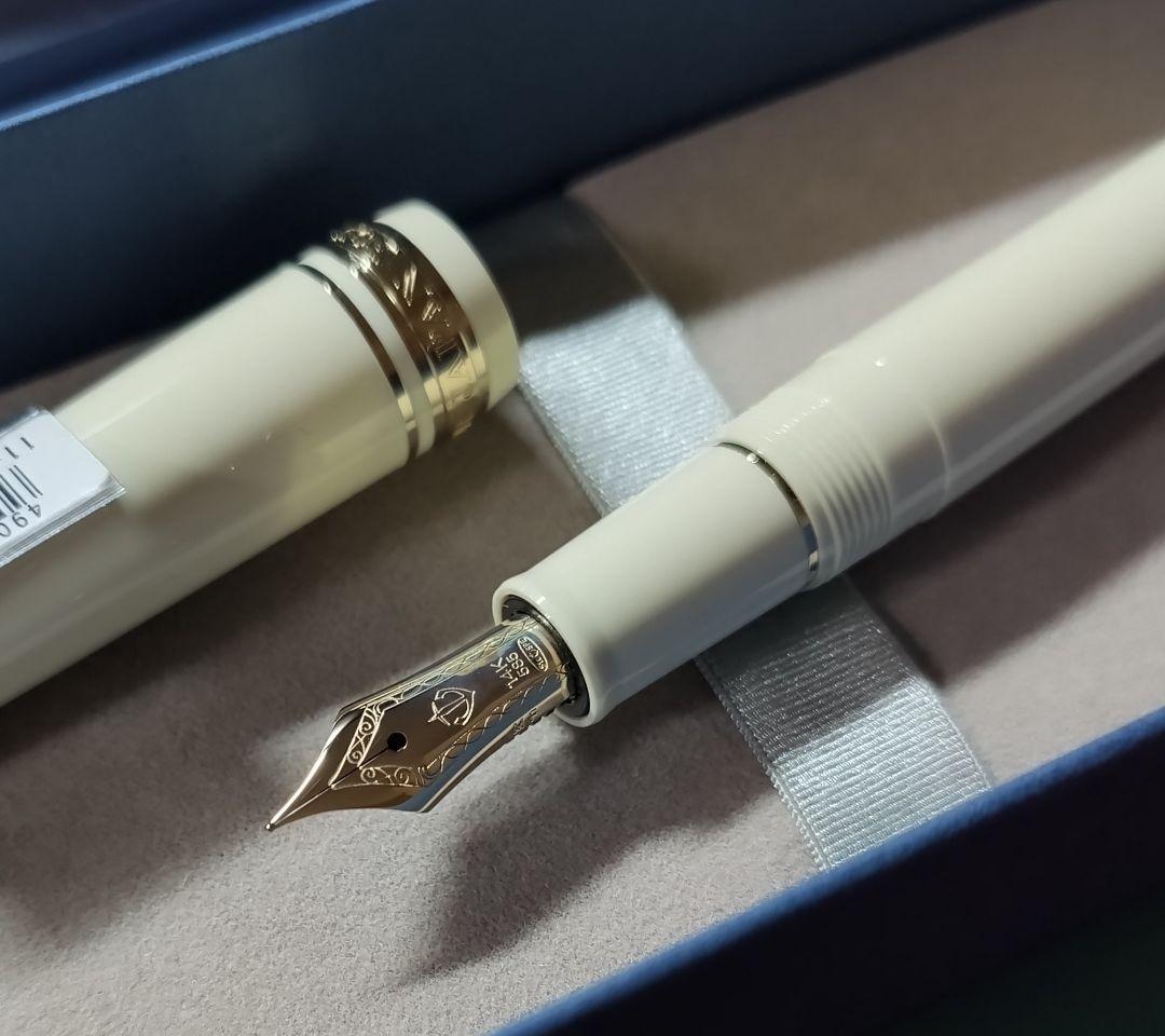 【未使用品】セーラー プロフェッショナルギア スリムミニ MF 中細 アイボリー