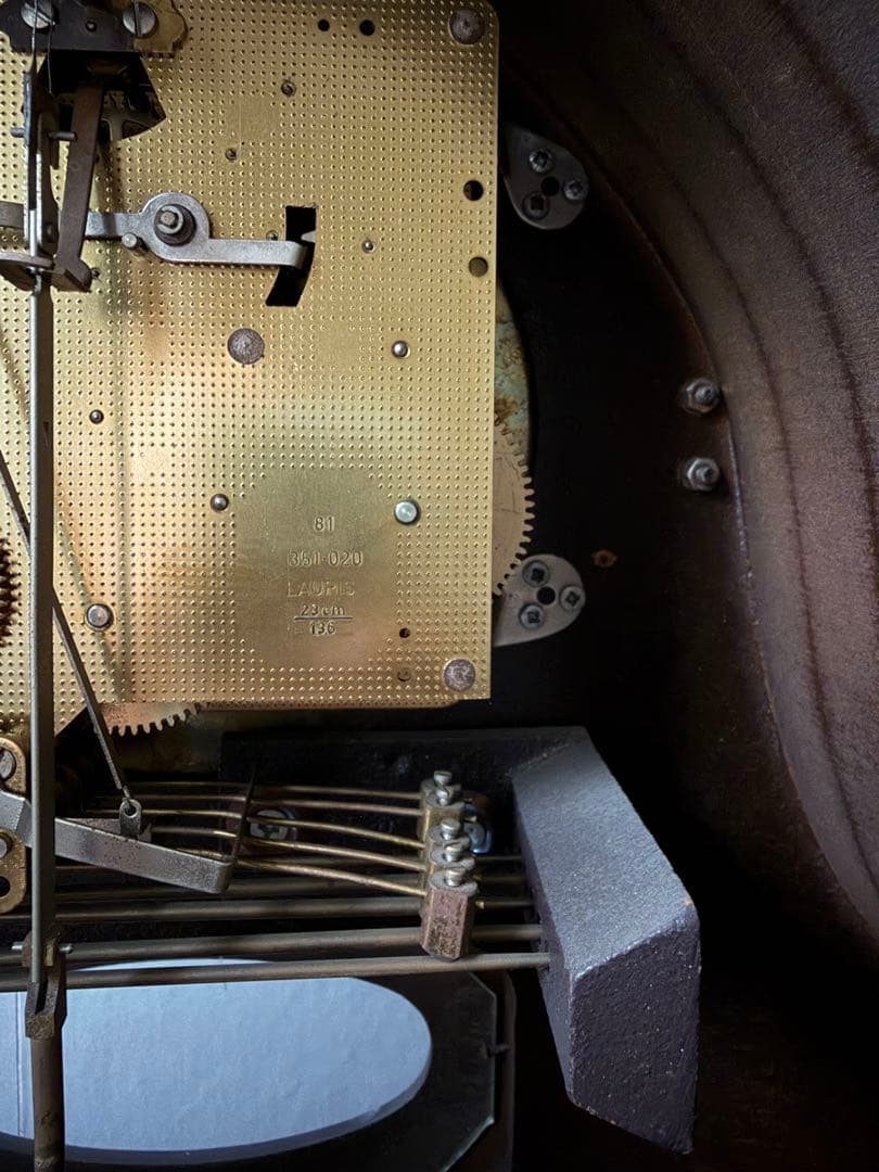 ロココ調　木製キャビネット 時計付き