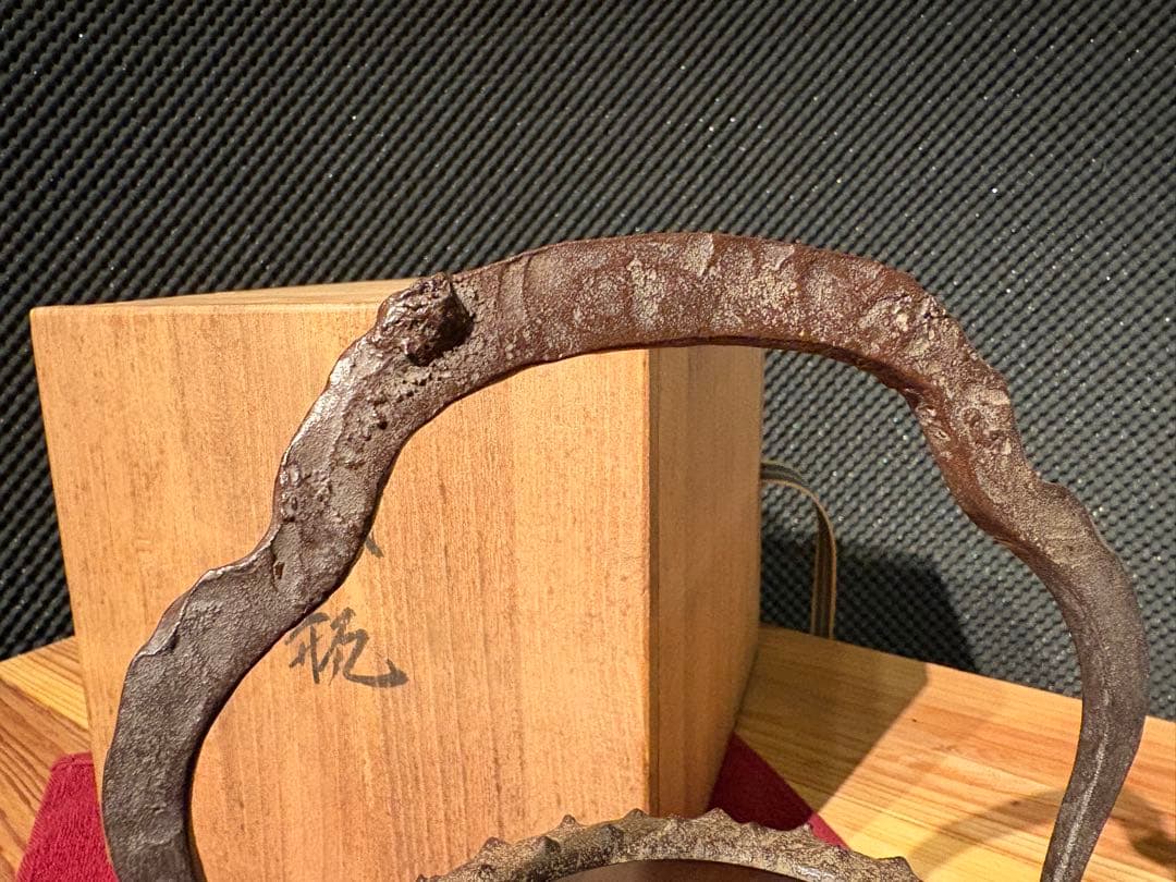 鉄瓶　霰文（あられもん）提手付 一光（いっこう）作　南部系鉄瓶（茶道具）