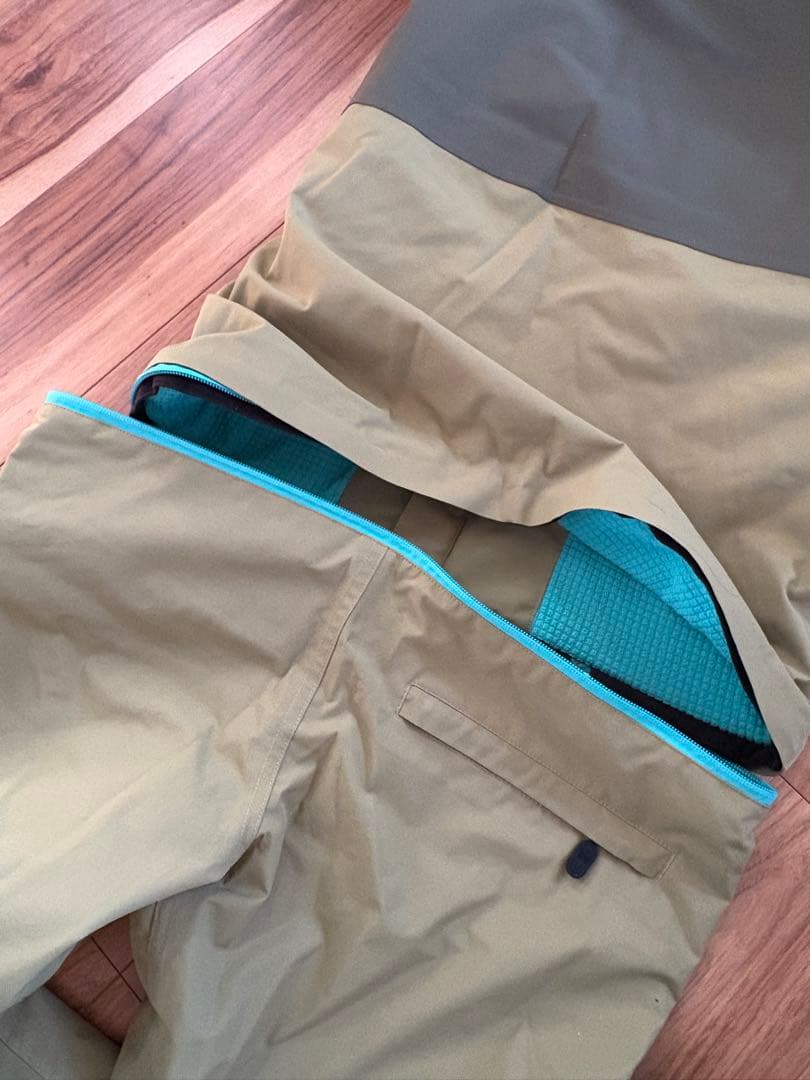 スノーボード Airblaster Sassy Beast Suit