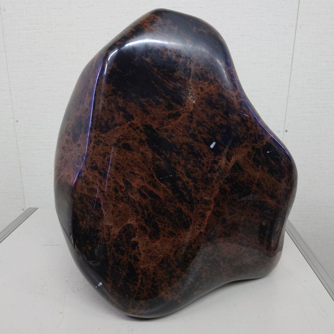 光沢のある石のインテリアオブジェ