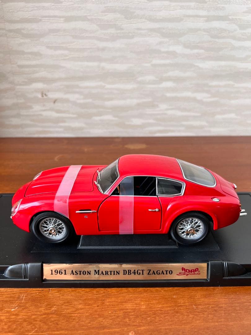 ミニカー1/18 1961 ASTON MARTIN DB4GT No.288