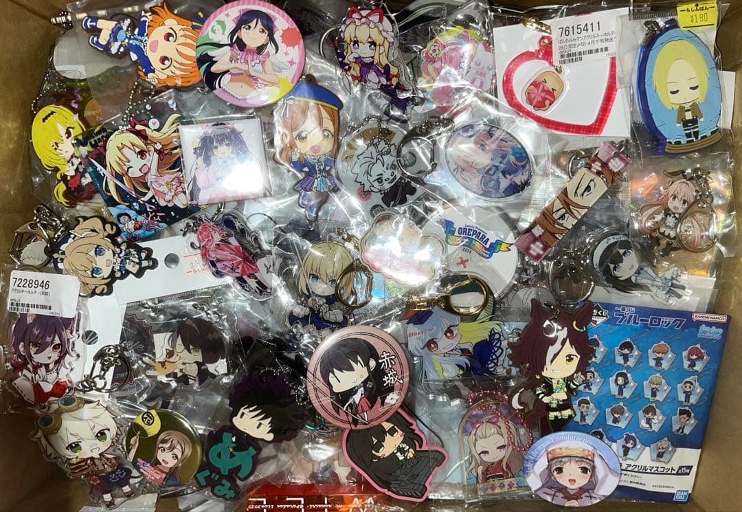 ノンジャンル 缶バッジ アクキー 900点以上 大量 まとめ売り 紙類無し