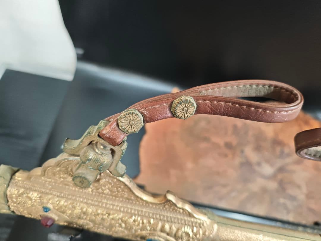 国宝原寸大複製 黄金梨子地螺鈿餝剣 模造刀 レプリカ 展示台付き 木箱付A028