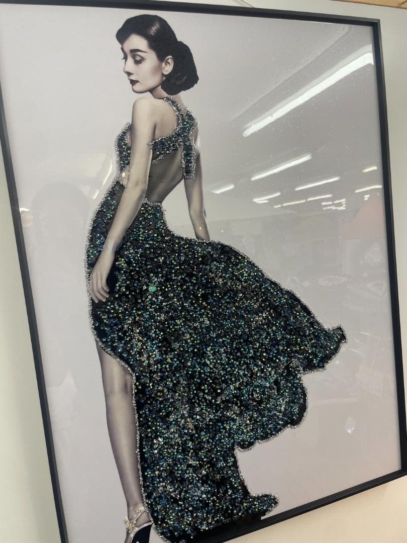 水晶絵　アートパネル　オードリーヘップバーン　石　立体　絵画　アート　ブラック