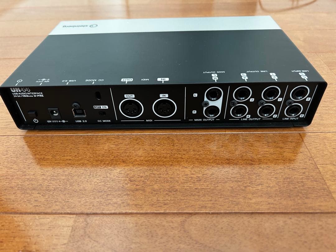 Steinbergスタインバーグ UR44 オーディオインターフェース