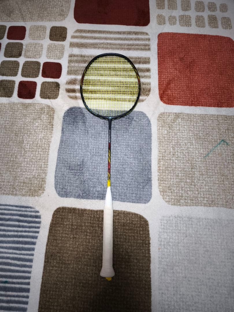 ※最終価格　超美品　廃盤品 ヨネックス　ナノフレア800 4UG6