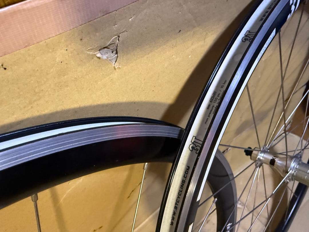 3T ACCELERO 40 PRO クリンチャー前後セット