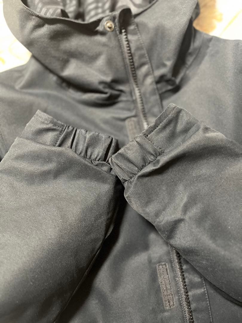 お値下げ‼️Volcom フード付き黒スノーボードジャケット