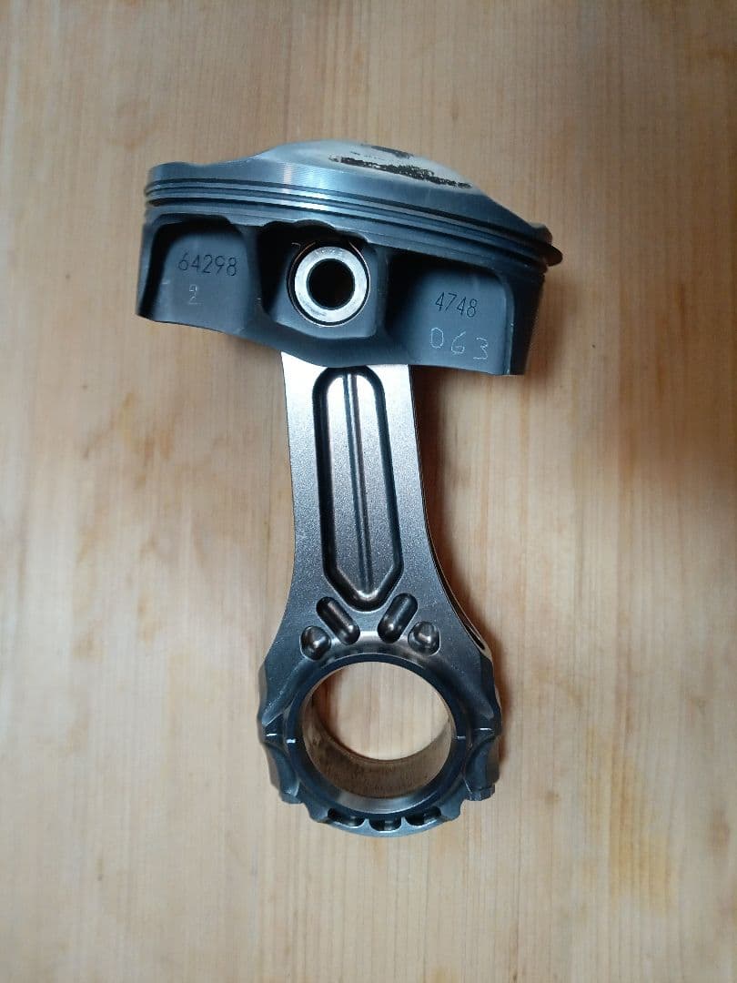 【超貴重品】 フェラーリ F1 2001 Tipo50 ピストン&コンロッド